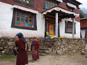 lawudo gompa nepal tibetan buddhist meditation retreat center
